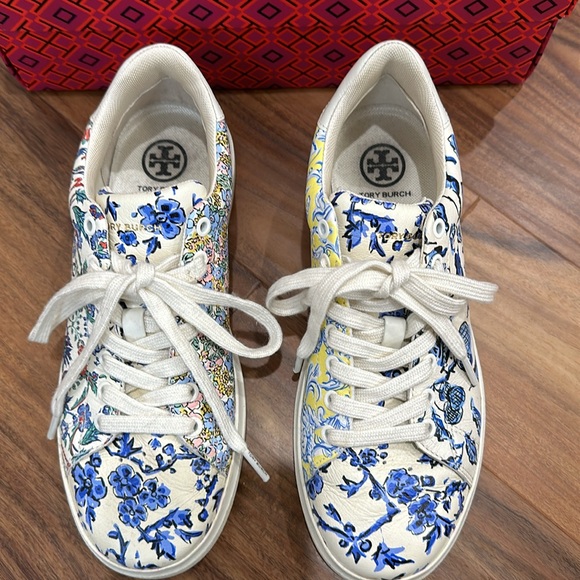 Tory Burch Lace Up Sneakers Leather with Rubber Soles Size: Women’s 6 - Picture 4 of 5